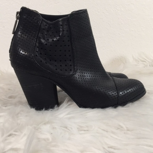 Adam Tucker by Me Too Frankee Black Bootie Sz 7.5 - Picture 4 of 14